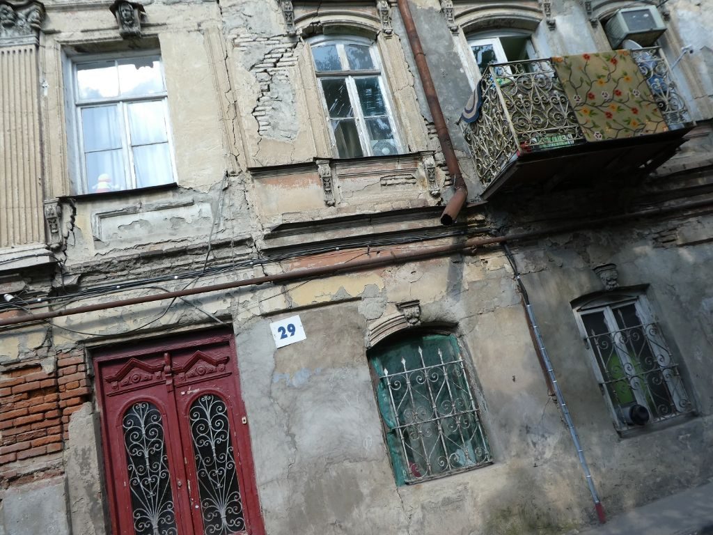 Tiflis Altstadt zerfallene Häuser